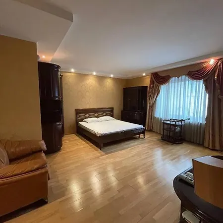 דירה One Bedroom Kreschatik Str 4 *