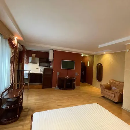 One Bedroom Kreschatik Str 4 דירה