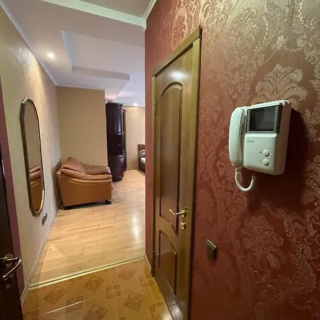One Bedroom Kreschatik Str 4 *
